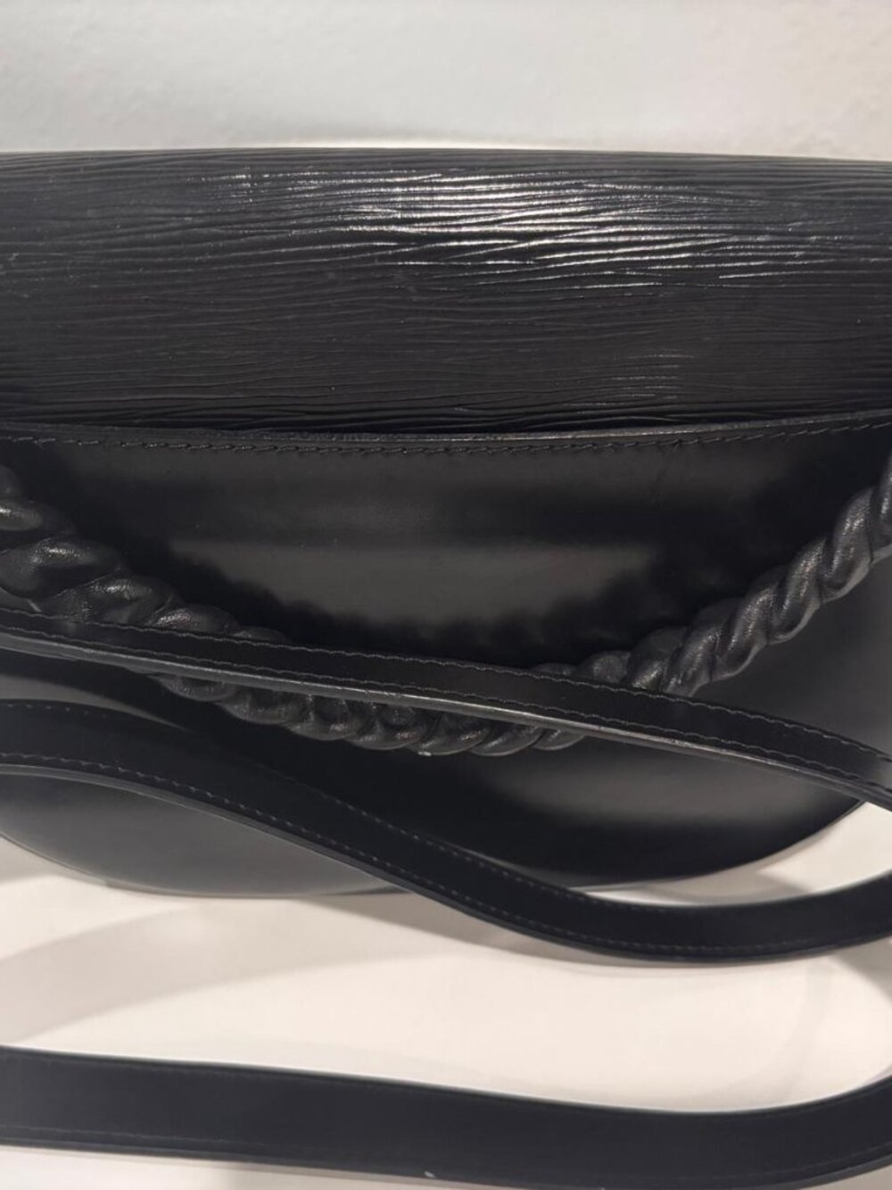 Louis Vuitton Luna Epi Leather Black with strap - Picture 2 of 11